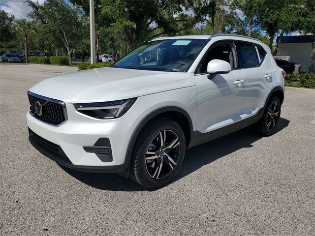 2025 Volvo XC40 Core Bright Theme