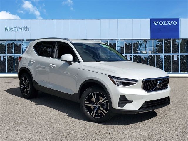 2025 Volvo XC40 Core Bright Theme