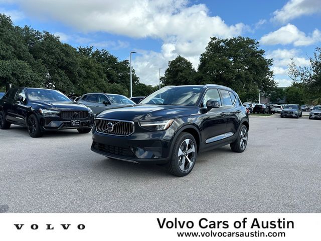 2025 Volvo XC40 Core Bright Theme