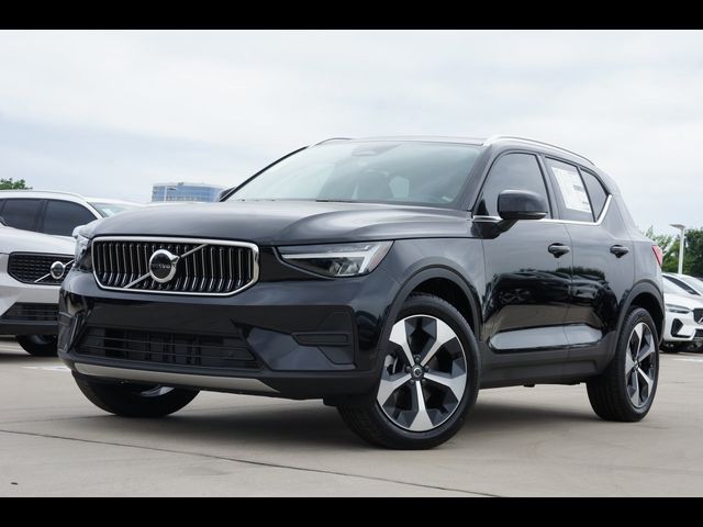 2025 Volvo XC40 Core Bright Theme