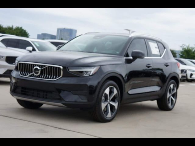 2025 Volvo XC40 Core Bright Theme