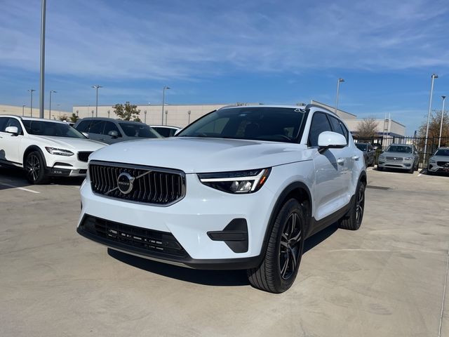 2025 Volvo XC40 Core Bright Theme