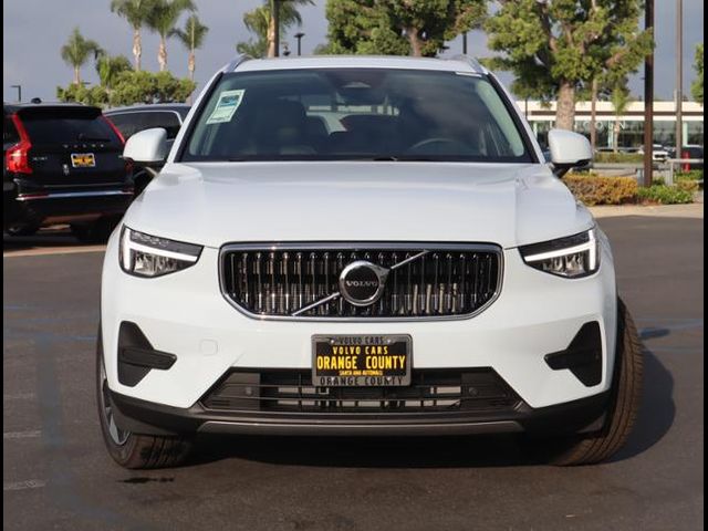 2025 Volvo XC40 Core Bright Theme