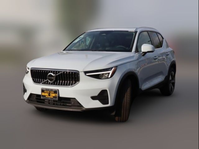 2025 Volvo XC40 Core Bright Theme