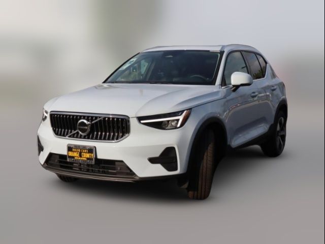 2025 Volvo XC40 Core Bright Theme