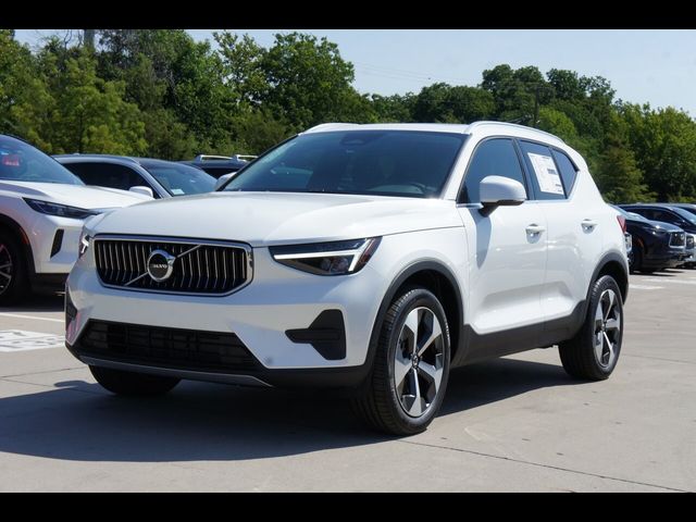 2025 Volvo XC40 Core Bright Theme