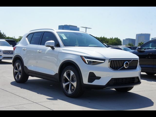 2025 Volvo XC40 Core Bright Theme