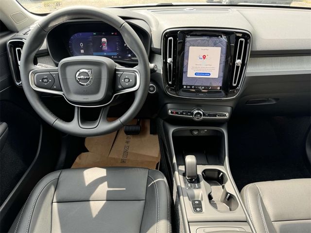 2025 Volvo XC40 Core Bright Theme