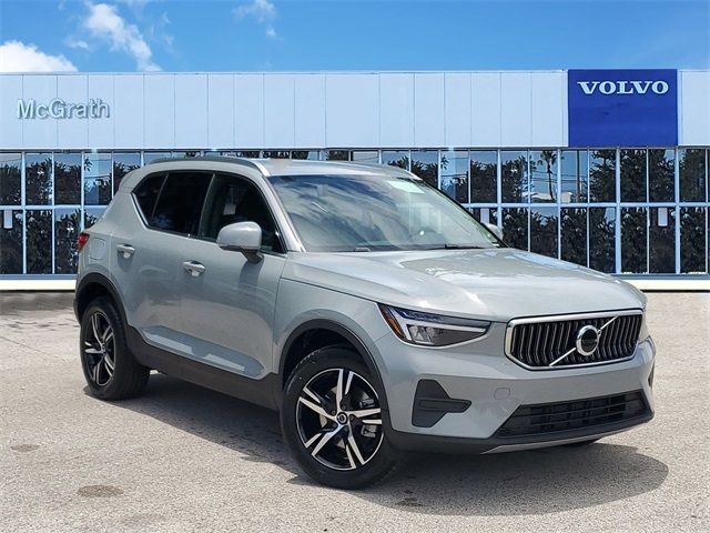 2025 Volvo XC40 Core Bright Theme