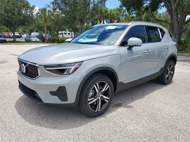 2025 Volvo XC40 Core Bright Theme