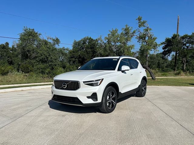 2025 Volvo XC40 Core Bright Theme