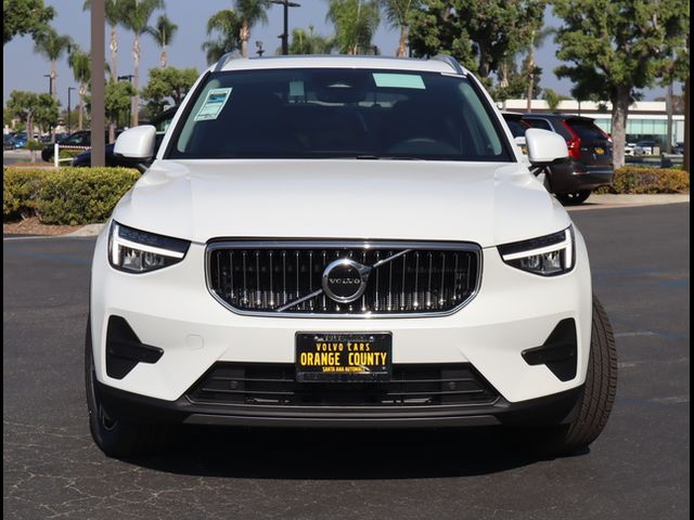 2025 Volvo XC40 Core Bright Theme