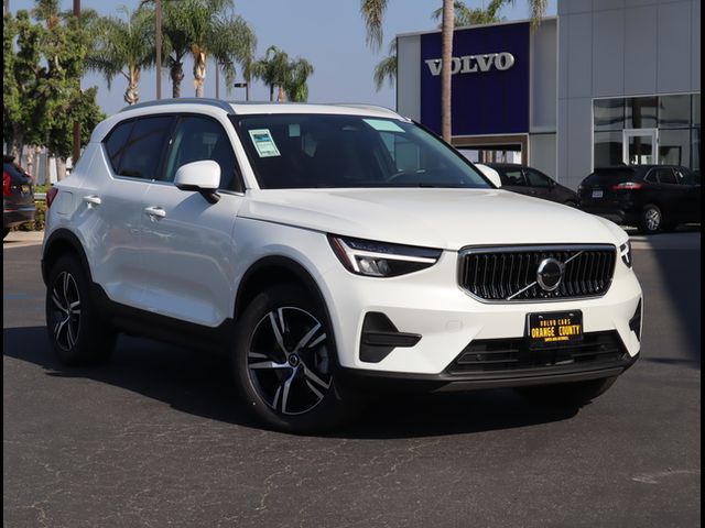 2025 Volvo XC40 Core Bright Theme