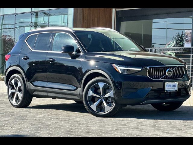 2025 Volvo XC40 Core Bright Theme