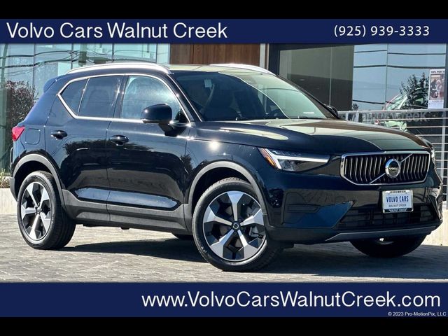 2025 Volvo XC40 Core Bright Theme