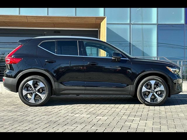 2025 Volvo XC40 Core Bright Theme