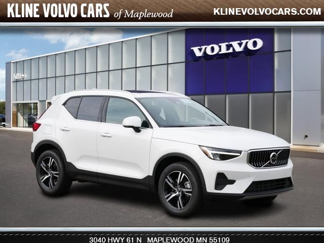 2025 Volvo XC40 Core Bright Theme