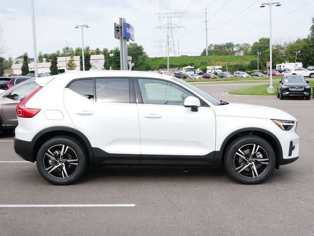 2025 Volvo XC40 Core Bright Theme