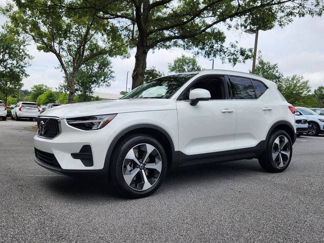 2025 Volvo XC40 Core Bright Theme