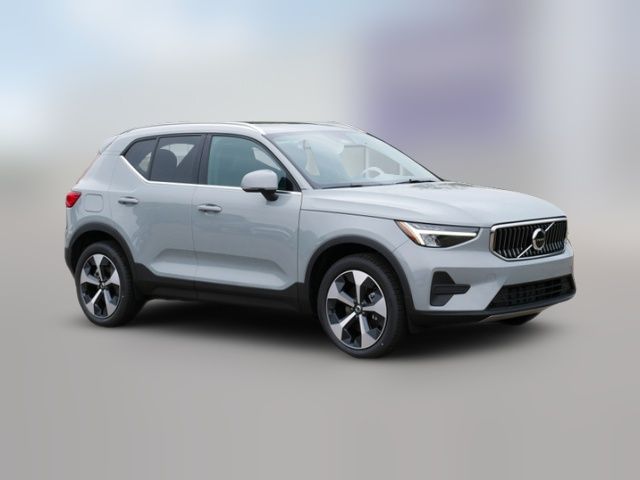 2025 Volvo XC40 Core Bright Theme