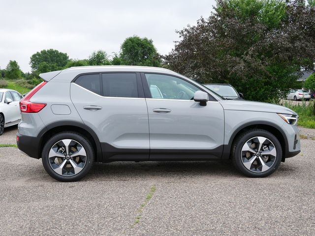 2025 Volvo XC40 Core Bright Theme