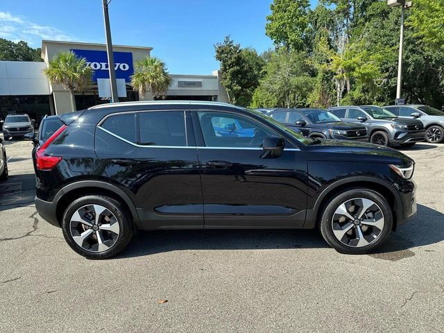 2025 Volvo XC40 Core Bright Theme