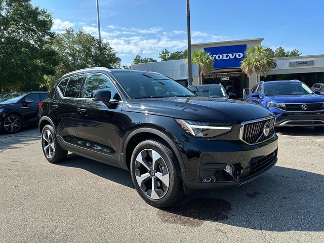 2025 Volvo XC40 Core Bright Theme