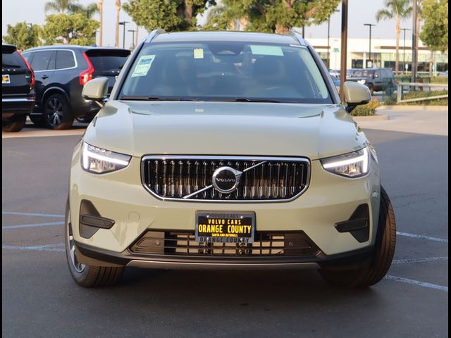 2025 Volvo XC40 Core Bright Theme