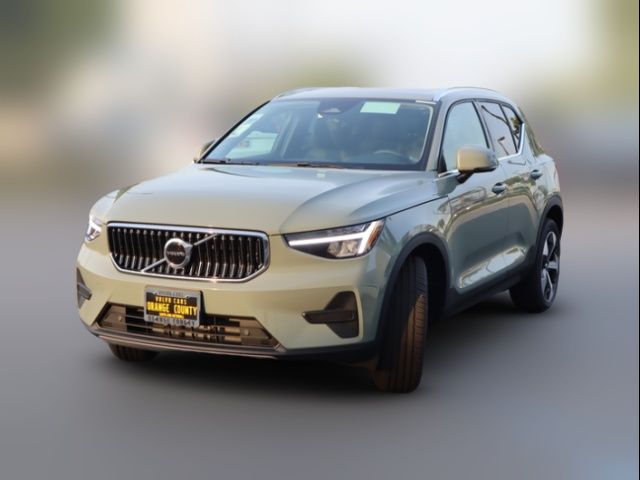 2025 Volvo XC40 Core Bright Theme