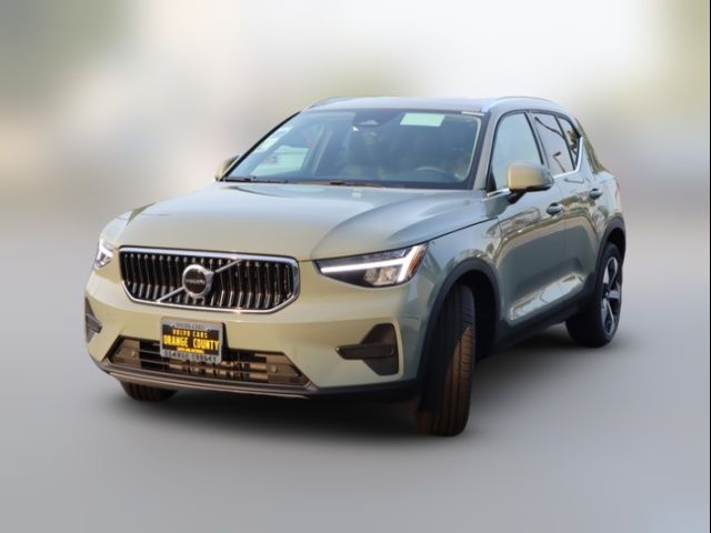 2025 Volvo XC40 Core Bright Theme