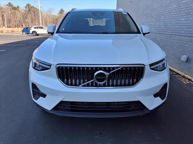 2025 Volvo XC40 Core Bright Theme