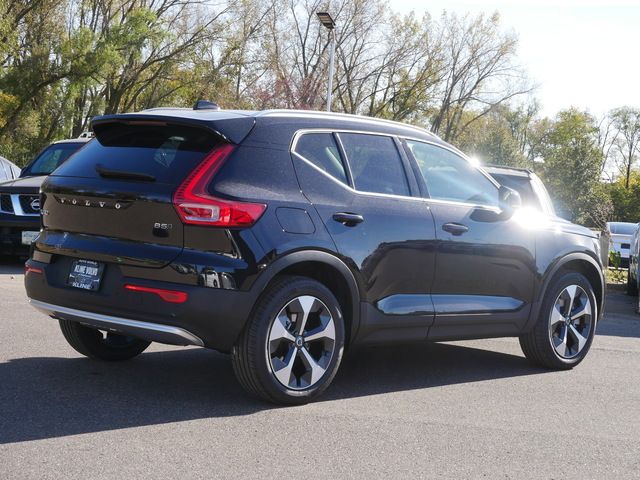 2025 Volvo XC40 Core Bright Theme