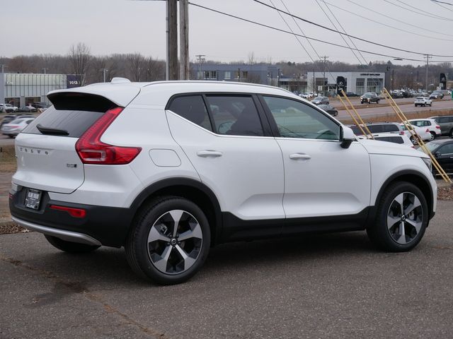 2025 Volvo XC40 Core Bright Theme