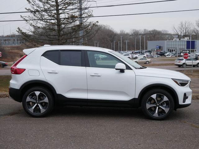 2025 Volvo XC40 Core Bright Theme