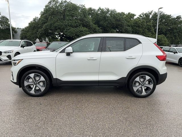 2025 Volvo XC40 Core Bright Theme