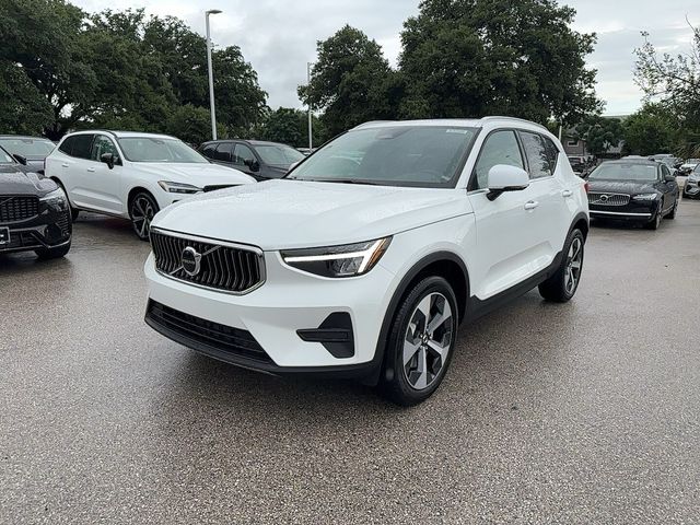 2025 Volvo XC40 Core Bright Theme