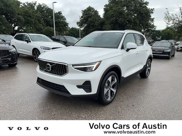 2025 Volvo XC40 Core Bright Theme