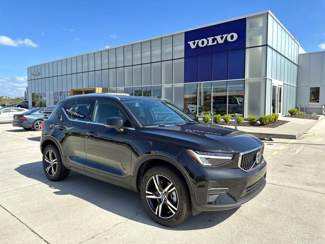 2025 Volvo XC40 Core Bright Theme