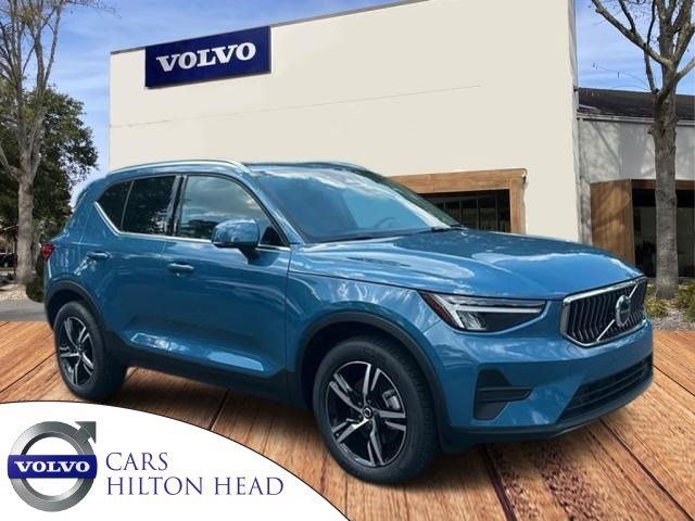 2025 Volvo XC40 Core Bright Theme