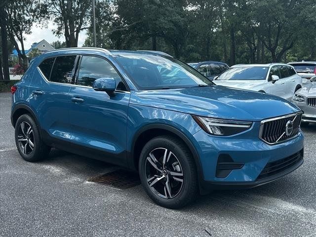 2025 Volvo XC40 Core Bright Theme