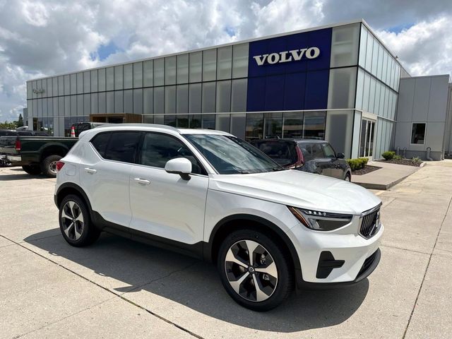 2025 Volvo XC40 Core Bright Theme