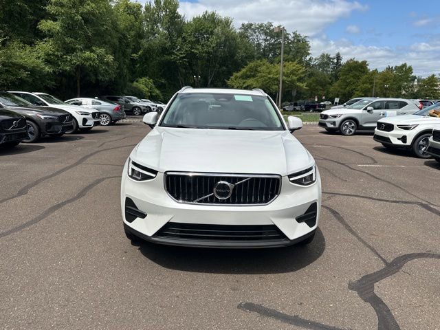 2025 Volvo XC40 Core Bright Theme