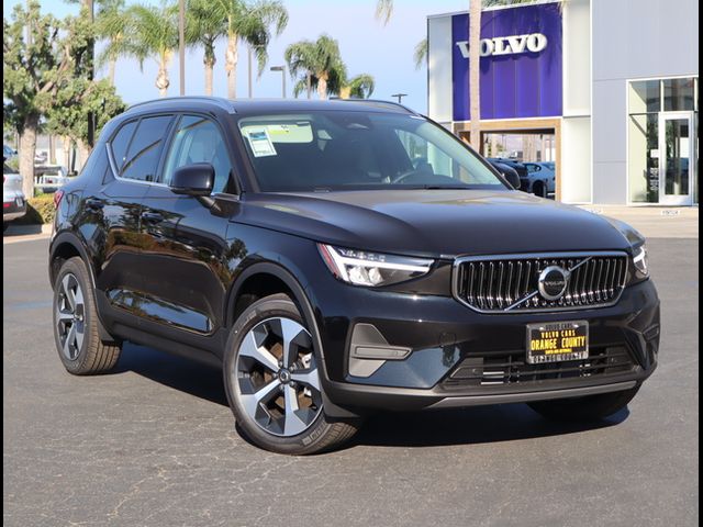 2025 Volvo XC40 Core Bright Theme