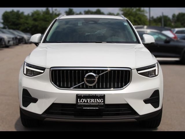 2025 Volvo XC40 Core Bright Theme