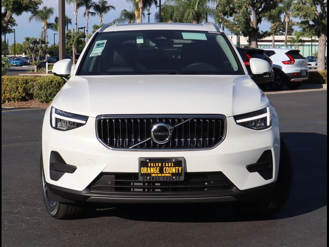 2025 Volvo XC40 Core Bright Theme