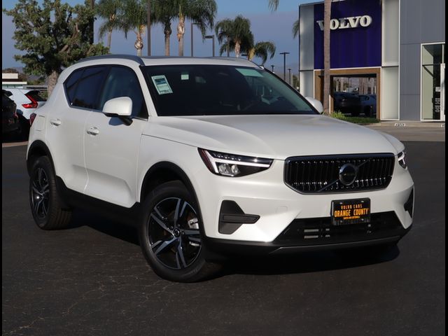 2025 Volvo XC40 Core Bright Theme