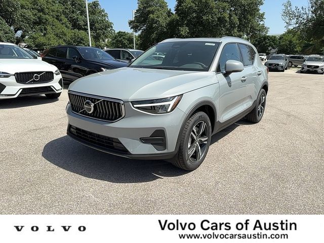 2025 Volvo XC40 Core Bright Theme