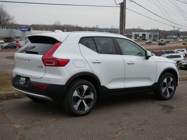 2025 Volvo XC40 Core Bright Theme