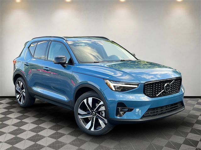 2025 Volvo XC40 Ultra Dark Theme