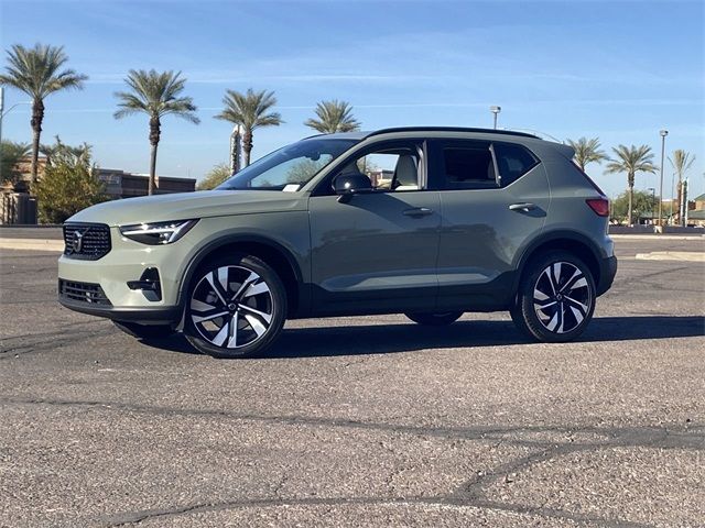 2025 Volvo XC40 Ultra Dark Theme